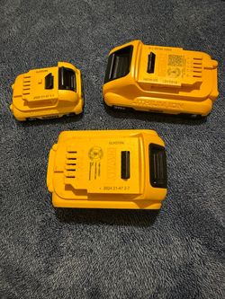 DeWalt 20V Lithium-Ion Battery Pack Lot of 3 with Charger