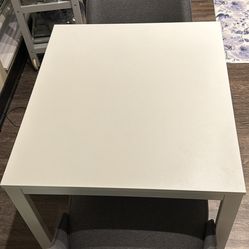 Extendable table with 2 chairs