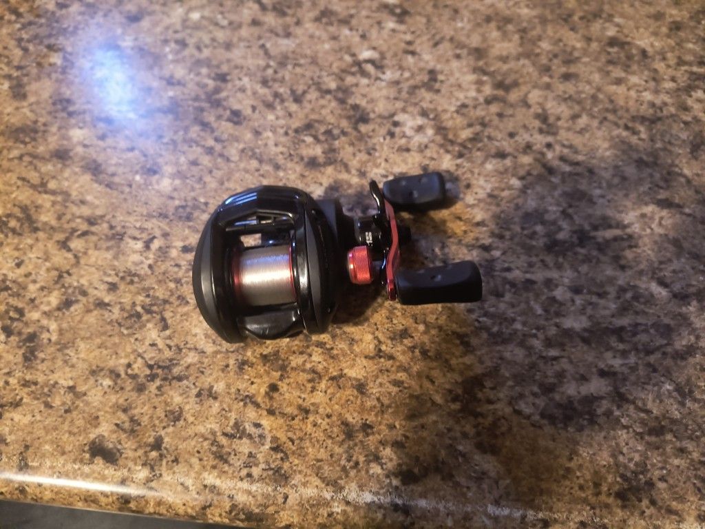🎣 Abu Garcia Black Max Baitcasting Reel – Smooth, Powerful, and Built to Last! 🎣