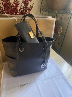 Bolsa   con   cartera   Mk