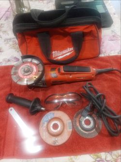 Milwakee grinder perfect condicion 65.00