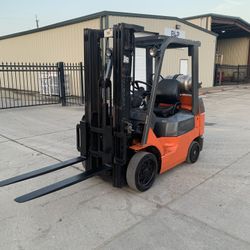 FORKLIFT TOYOTA