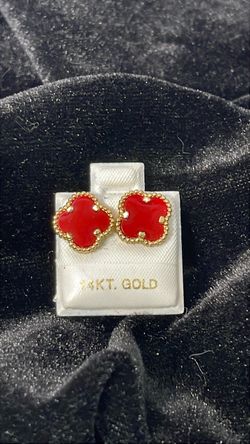 14k gold red clover stud earrings
