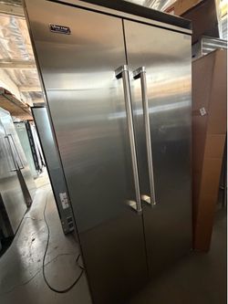 42” VIKING BUILT IN STAINLESS STEEL REFRIGERATOR