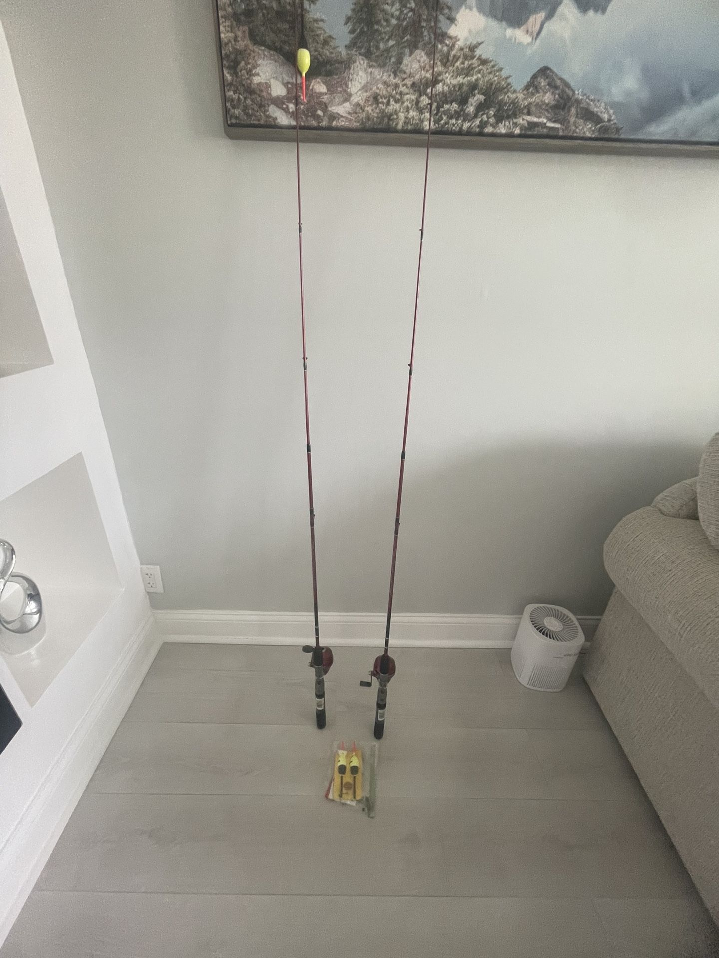 2 slingshot fishing rods and thill premium balsa floats