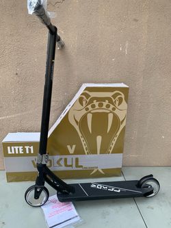 Brand New Pro Scooter, you get to choose your color wheels.