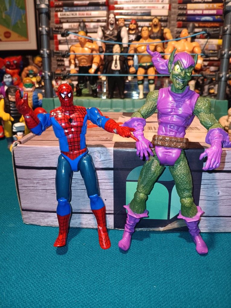 Marvel Superheroes Figures " Amazing Spider-Man " & " The Green Goblin " ( Vintage Hasbro/Toybiz 1992/2009 )