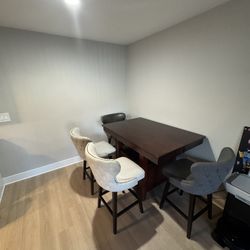 Dining Table And 4 Chairs 