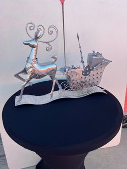 SILVER SLEIGH & REINDEER TABLE TOP