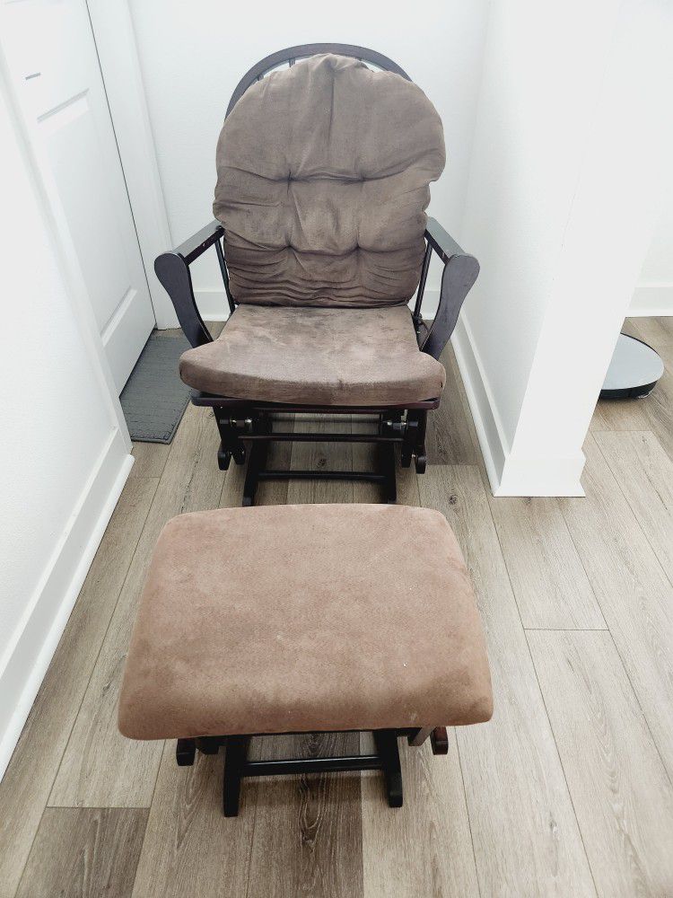 Rocking Chair With Footrest Ottoman