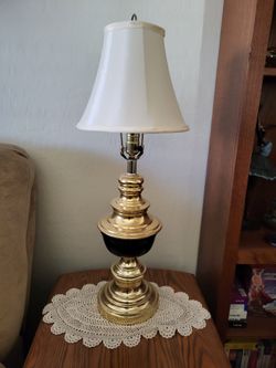  Lamps Like New Set Of Three Two Table One Floor 