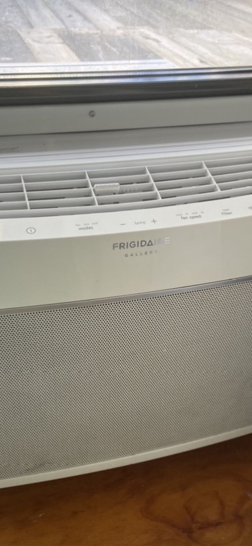 Frigidaire SMART 12000 BTU 550sqft In Window Air Conditioner White