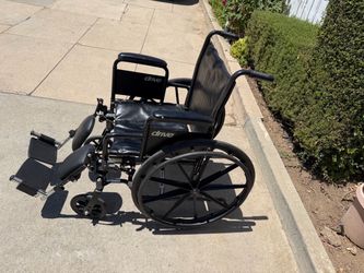 Drive Medical Wheelchair with Elevating Leg Rests