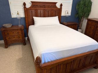 Broyhill Attic Heirlooms 5-Piece Queen Bedroom Set