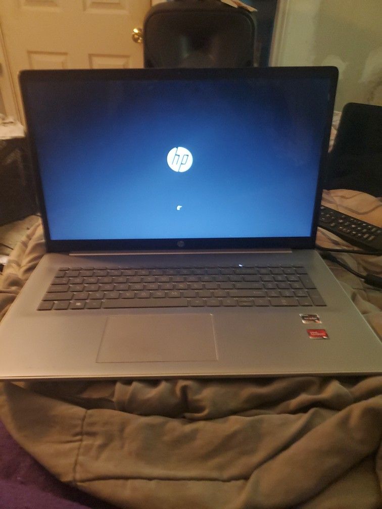 HP Laptop 17-cp3035cl Hewlett-Packard