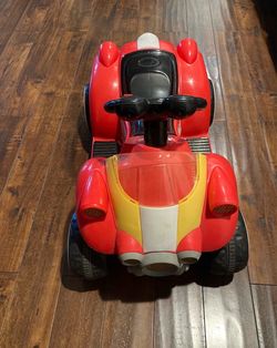 Disney Mickey Mouse electric ride-on car (battery-powered, includes charger)  For Sale: Adorable Disney Mickey Mouse Battery-Powered Ride-On Car – Per