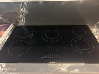 Bosch 800 Series 36 in. Radiant Electric Cooktop With 5 Burner Elements