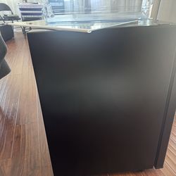 Mini fridge
