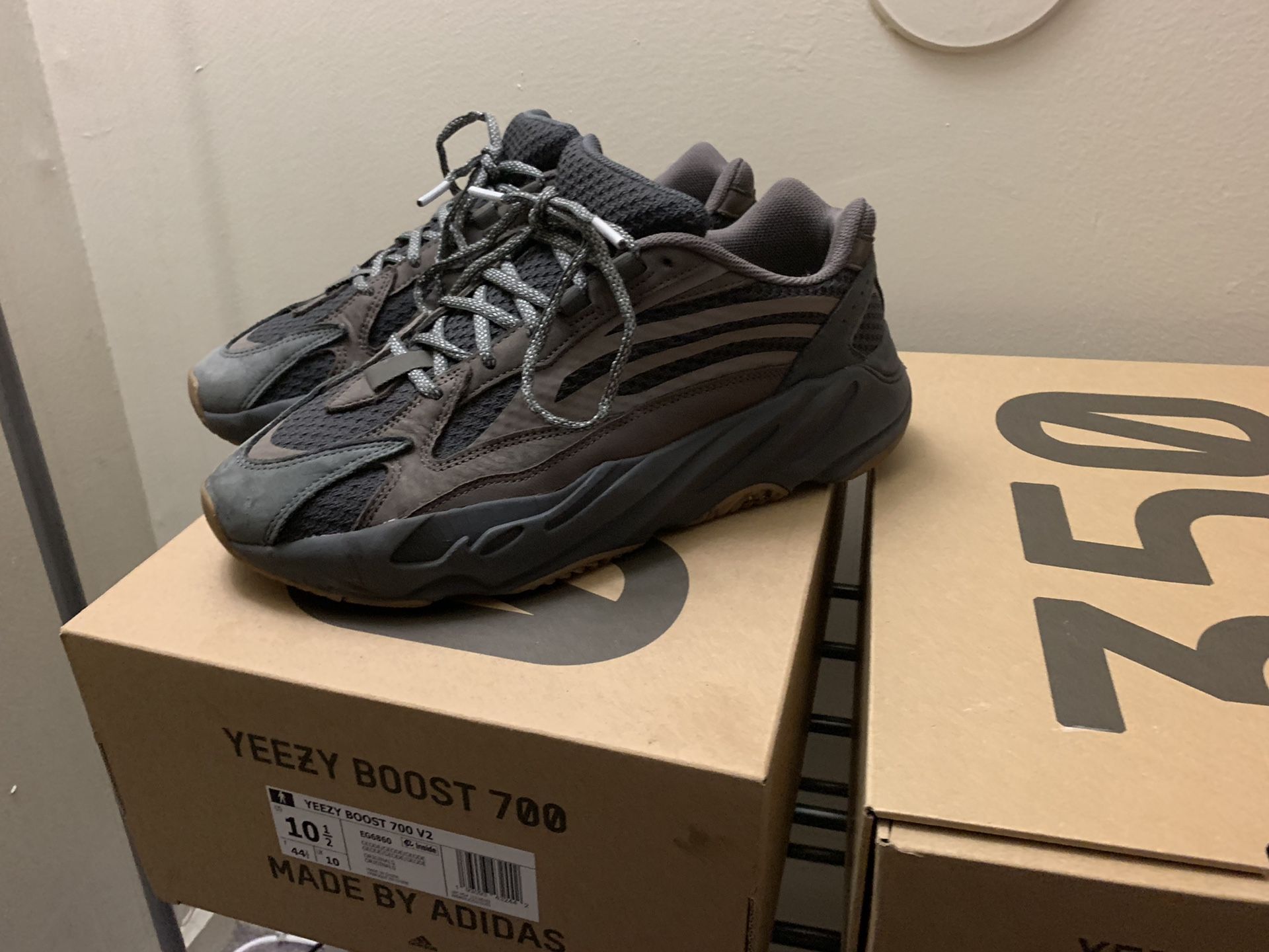 Yeezy boost 700