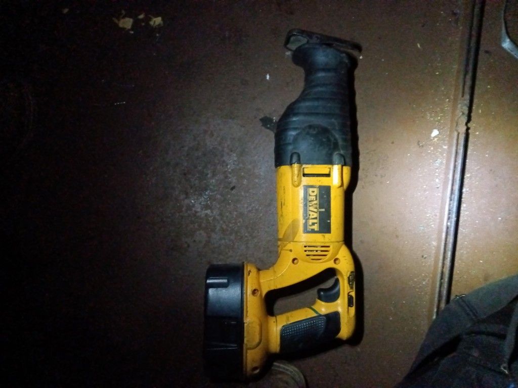 DeWalt Saw