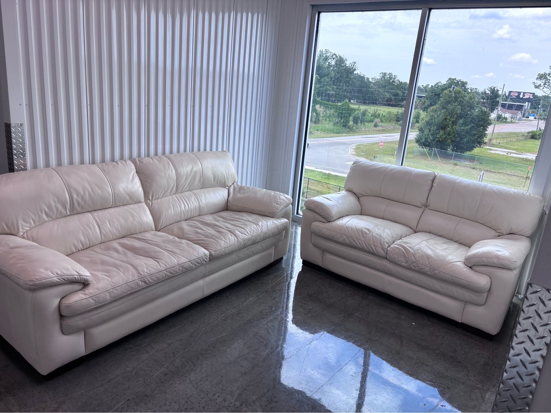 Beautiful Off White Genuine Leather Lazy Boy Sofa & Loveseat Set Delivery Available ๐