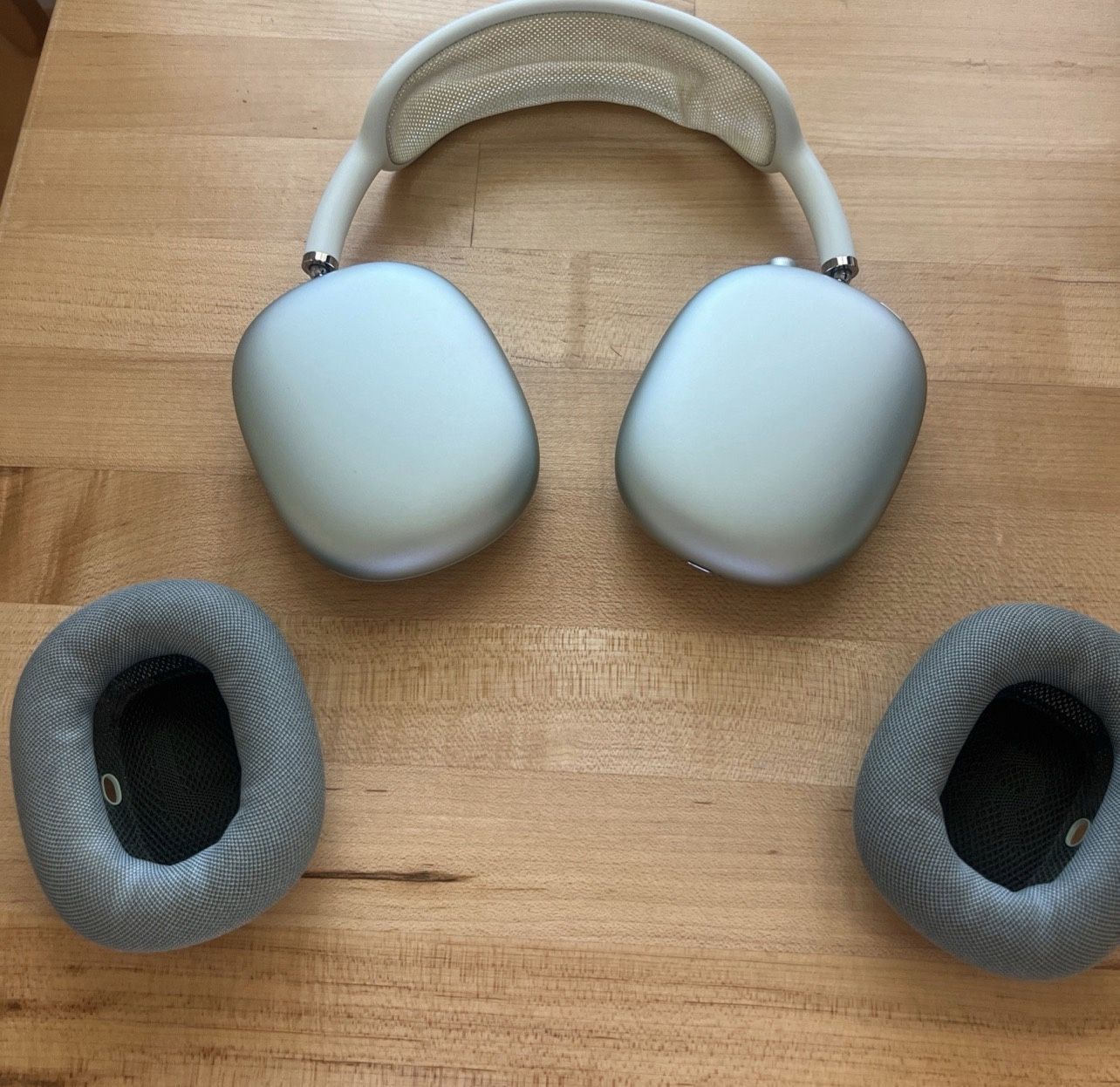 Apple AirPods Max (Dark Green) - 1st Gen Lightning + Original Box