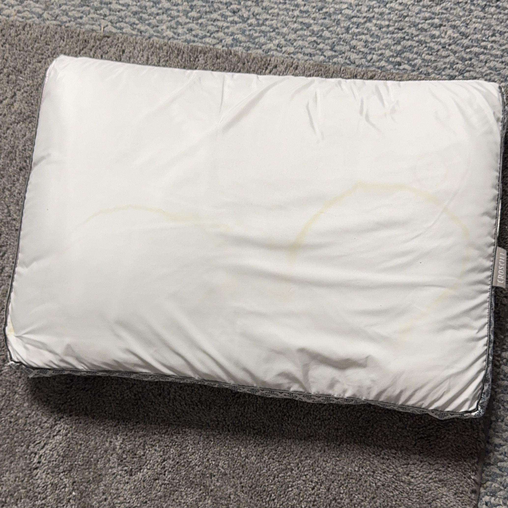 Queen Size Foam Bed Pillow