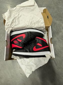 Air Jordan 1 Mid Black/Pink– Excellent Condition
