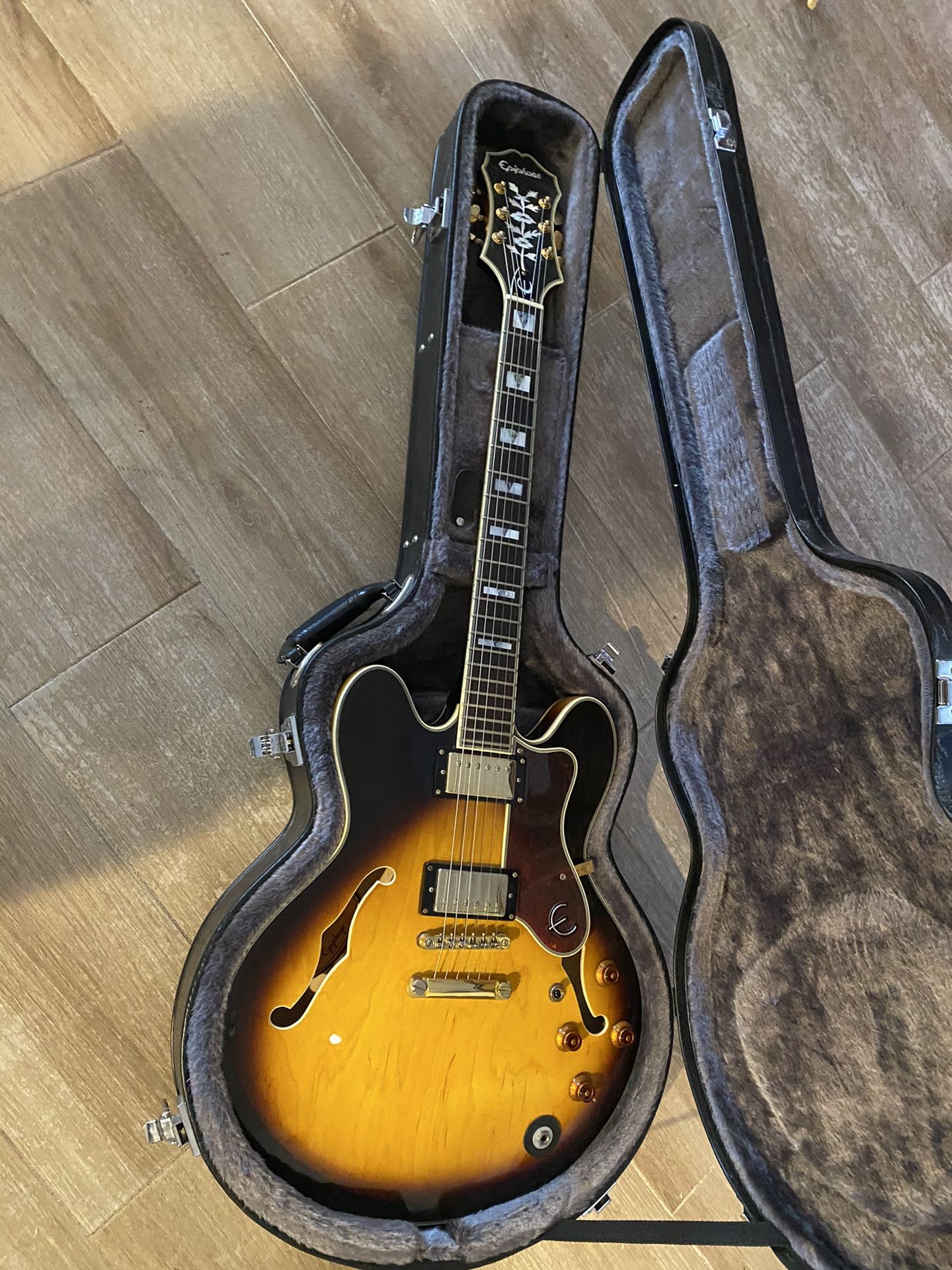 Epiphone Sheraton Hollow Body with Case