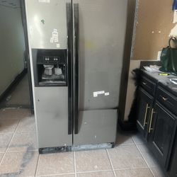 Whirlpool fridge with Ice Water Dispenser 