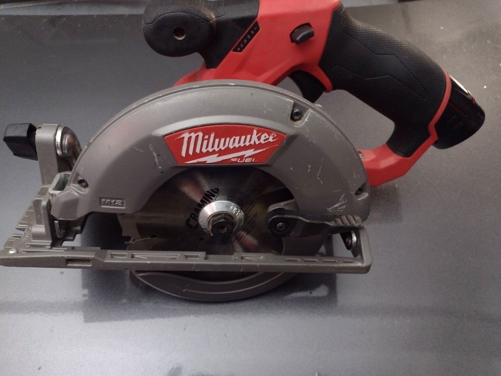 Milwaukee Fuel M12 And Battery 2.0