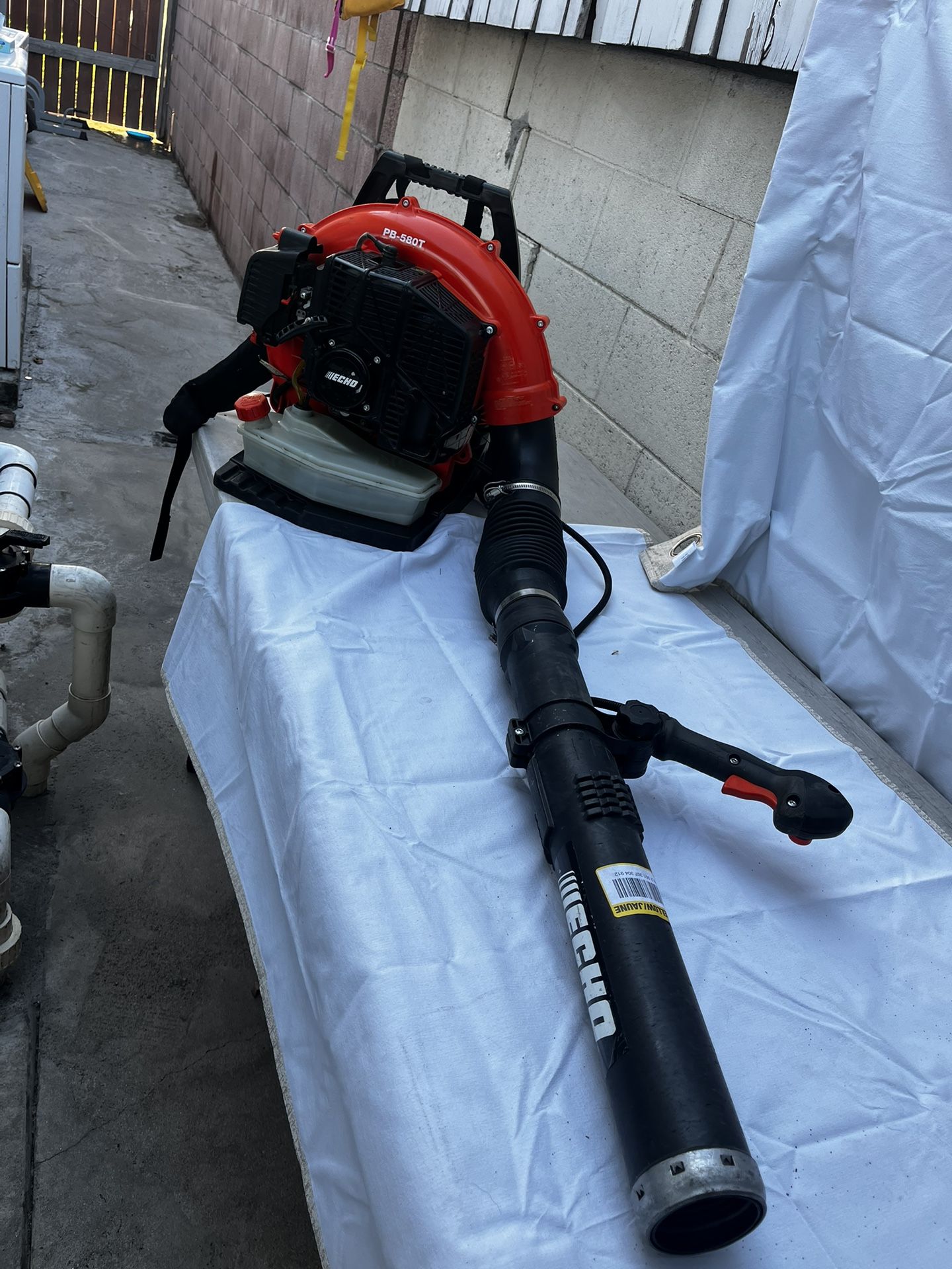 ECHO 216 MPH 517 CFM 58.2cc Gas 2-Stroke Backpack Leaf Blower