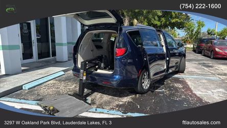 2020 Chrysler Voyager