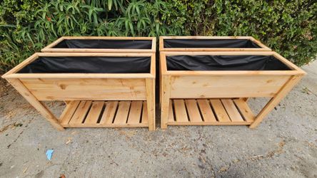 4 Ceadar garden Boxes with liners