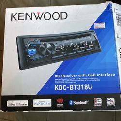 Kenwood Stereo With Face Off 