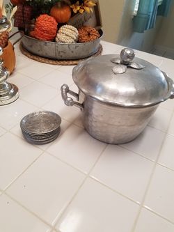 Everlast ice bucket & 8 coasters