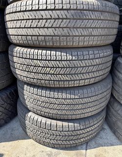 vendo set de llantas 225/65R17 Yokohama buenas condiciones