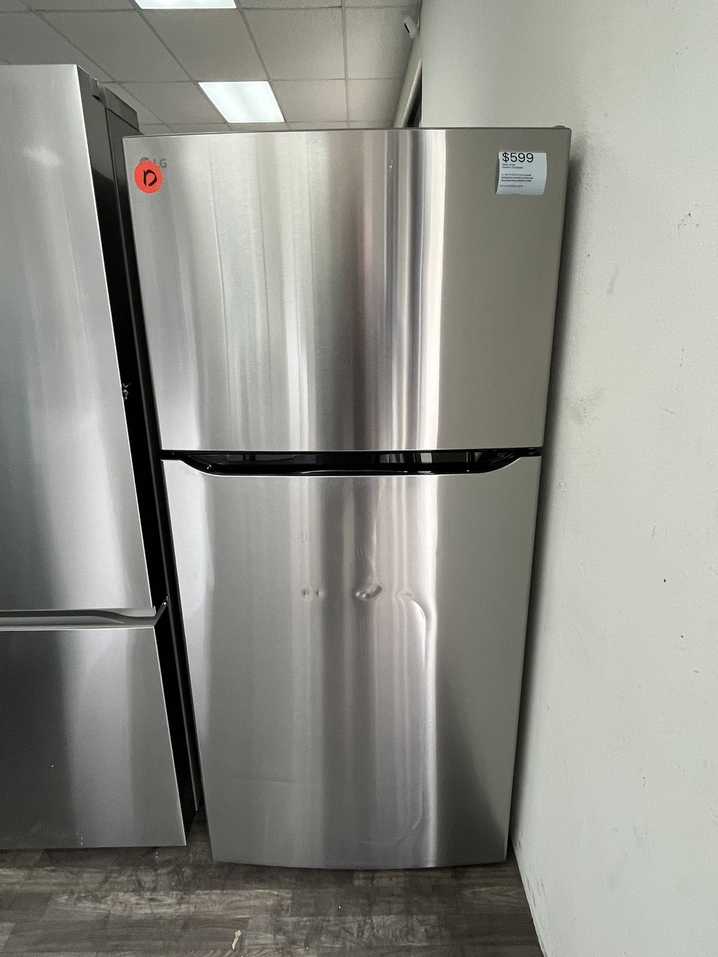 $599 LG 30”W 20 Cu Ft Top Freezer Refrigerator w/ Multi Air Flow and Reversible Door, ENERGY STAR