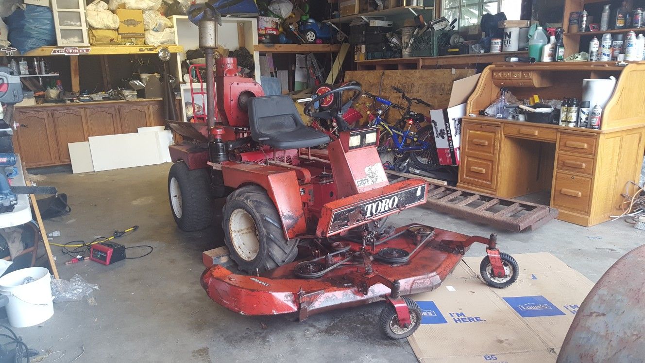1977 Toro vintage riding lawn mower good