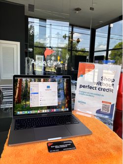 MacBook Pro 13” M1 Chip 16GB RAM 256SSD! 90 Day warranty! We offer financing.