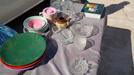 Mixed Kitchenware Lot – Plates, Bowls, Glassware