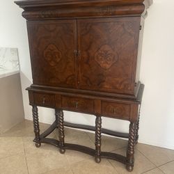 Wine Cabinet 