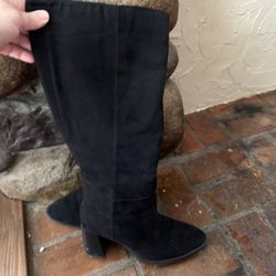 Woman’s 7.5 Black Boots 