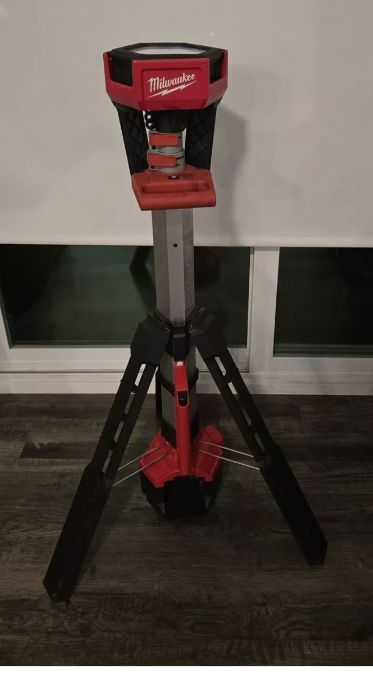 Milwaukee M18 ROCKET Dual Power LED Tower Light Model# 2131-20 Bare Tool