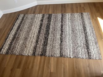 Area Rug 5’x8’