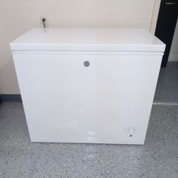 GE Garage Ready 7-cu Ft Chest Freezer White