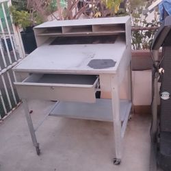 Metal Work Table/With Drawer