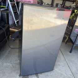 MINI FRIDGE BRAND MIDEA 