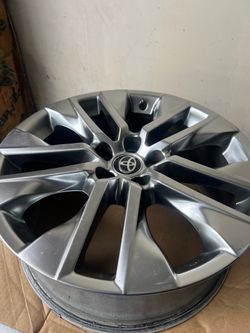 Single Toyota rav4 rim 19” oem ( one 1 wheel only )( Solamente Un 1 Rin )