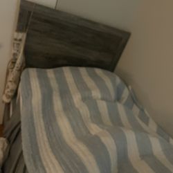 2 Twin Beds With Mattress and Dresser 